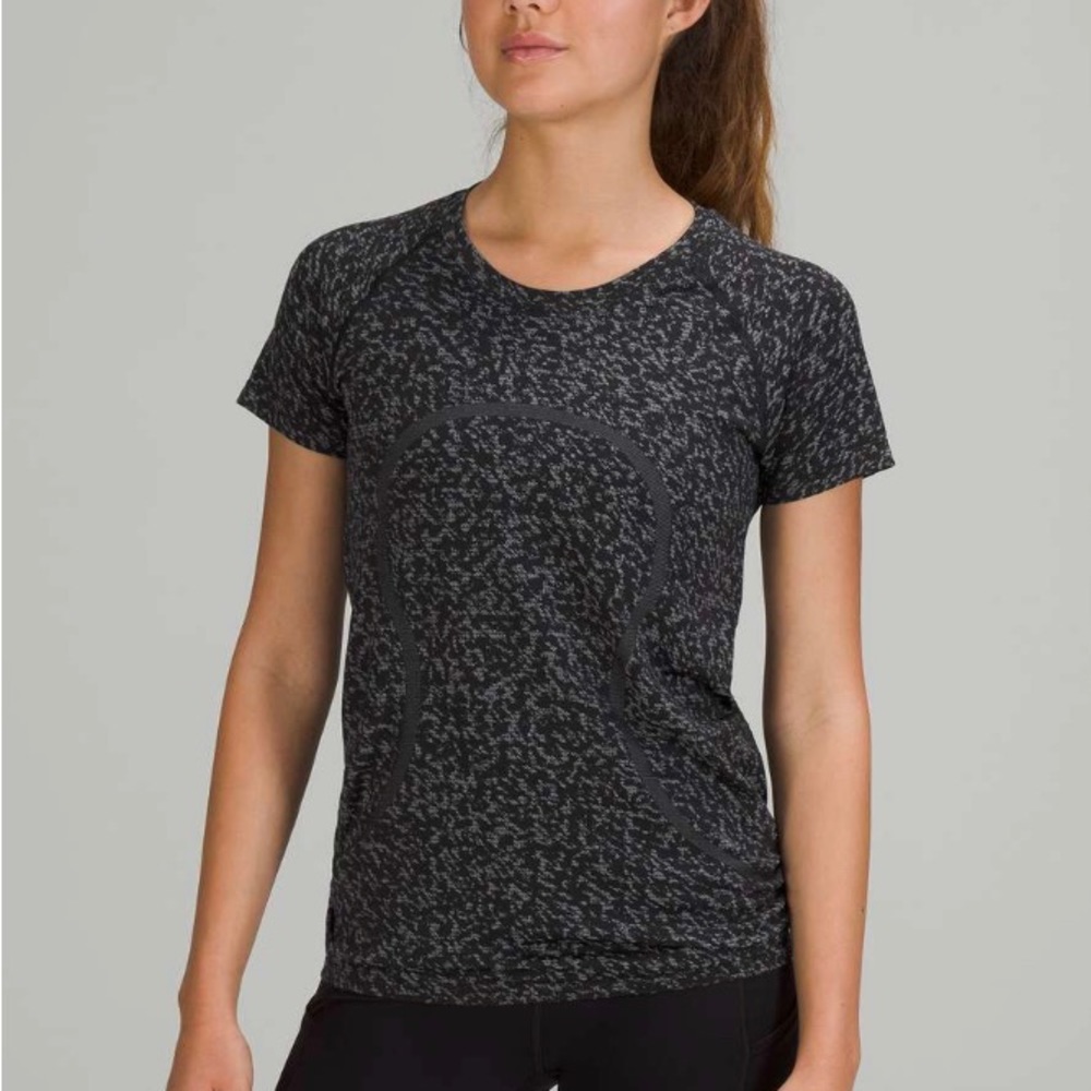 lululemon swiftly tech 2.0, size 4, distorted static black alpine white
